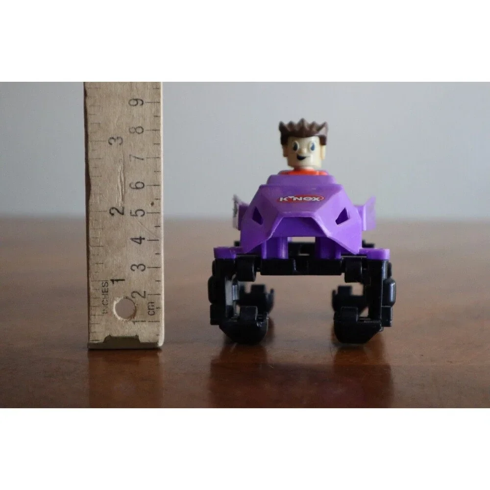 Knex Rippin' Rocket Coaster Replacement Part: K'nex Boy and Girl in Car has wear